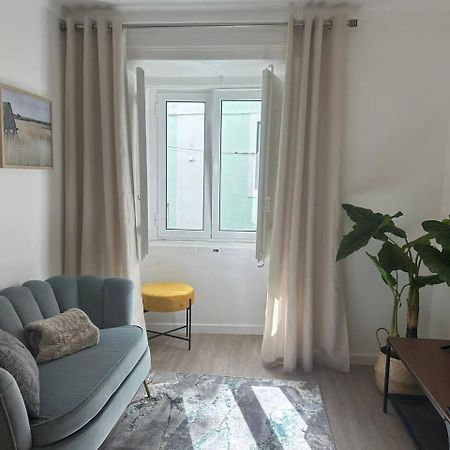 Stylish Renovated Apartment In Chiado Лісабон Екстер'єр фото